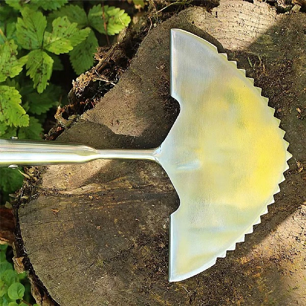 Kent & Stowe Stainless Steel Edging Iron 5 Kent & Stowe Stainless Steel Edging Iron - Image 3